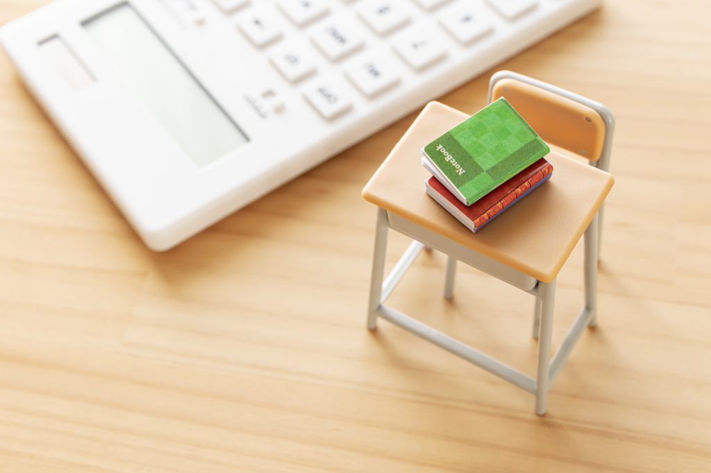 奨学金と教育ローンの金利を比較｜審査通過のコツも解説