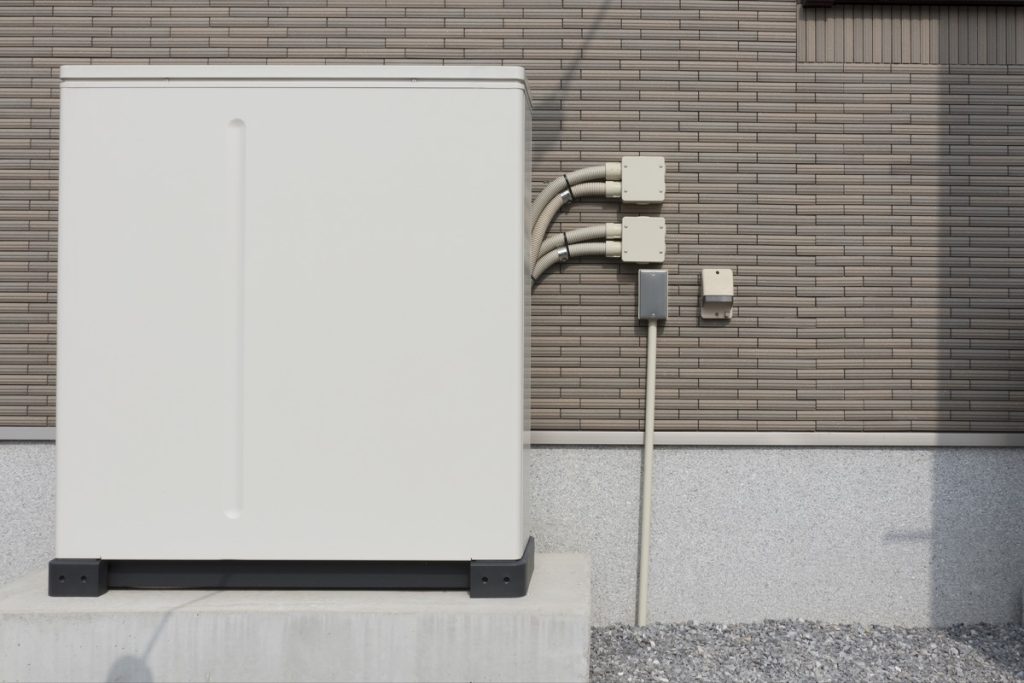家庭用蓄電池の費用はいくら？本体・設置工事・補助金と回収年数の考え方