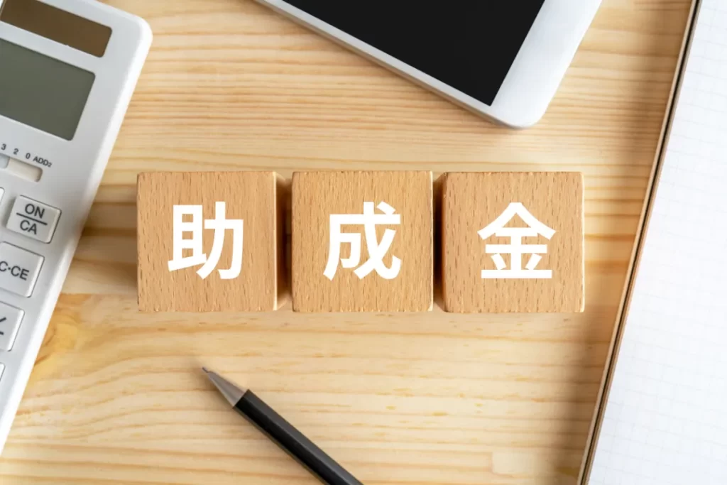 【2026-2027年版】小規模事業者持続化補助金はいつ・いくら・何に使える？通常枠と創業型の違いと入金までの資金準備