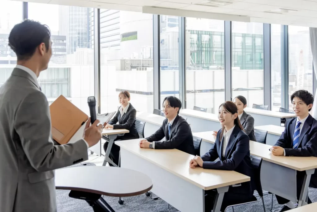 【2026-2027年版】人材開発支援助成金の選び方｜令和8年度の助成率・計画届の期限と計算例