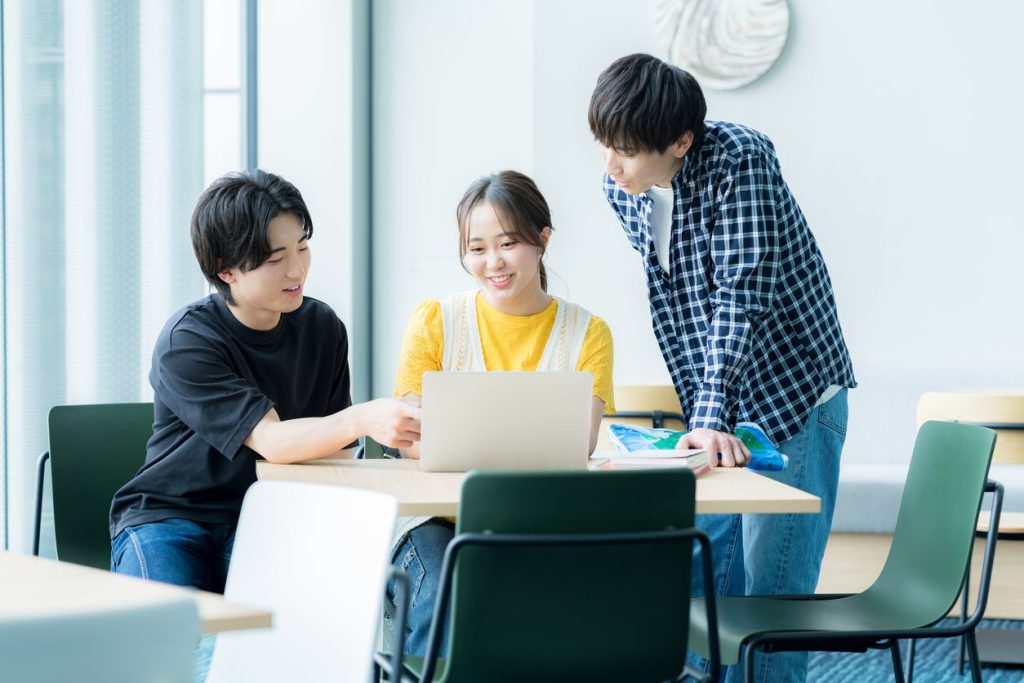 専門学校の学費を教育ローンで準備するには？入学金・授業料・教材費の対象範囲と申込時期【2026年10月時点】